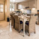 Casa vacanze 2 Bedroom Cozy In Saint-laurent-de-la-ca *
