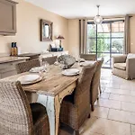 2 Bedroom Cozy In Saint-laurent-de-la-ca Casa vacanze *